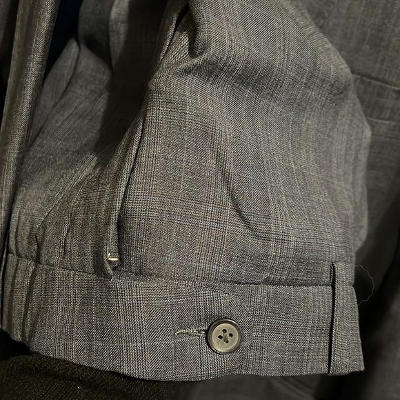 Men’s excellent condition grey check suit; flat front pant - Picture 6 of 8